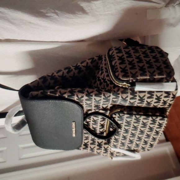 NWT Michael Kors Abby Signature Jacquard LG Cargo Backpack BG/BLK/BLK- FrimPrice - Picture 2 of 12